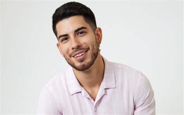 
Alec Garza, a wedding photographer and competitor, is the Bachelorette’s Instagram friend. 