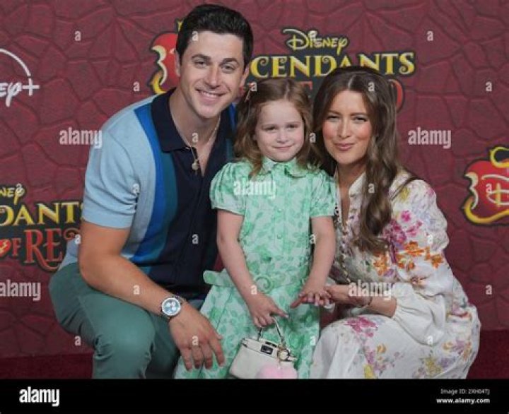 
Who Is Eimear Cahill? Liam Cahill Wife And Beautiful Daughter Roisin – PHOTOS 